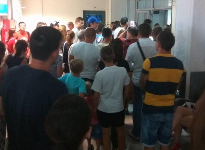 Застрявших на Крите украинцев посадили на самолет до Киева