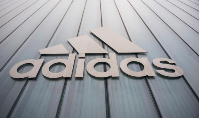 Популярный бренд Adidas закрывает магазины в России