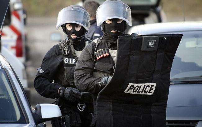 Полиция задержала мужчину, подозреваемого в совершении теракта возле Парижа