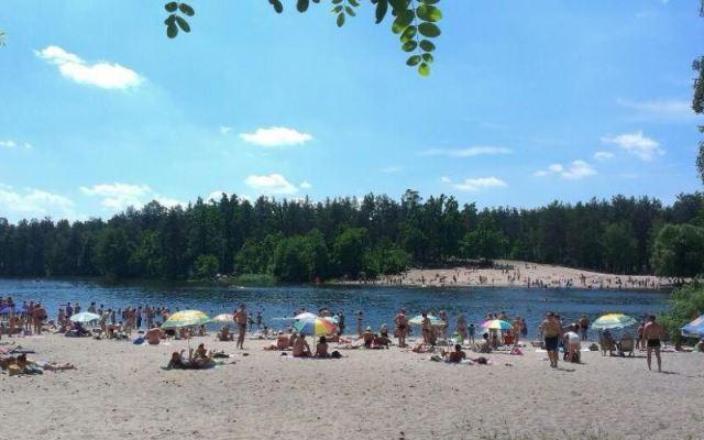 На всіх київських пляжах заборонено або не рекомендовано купатися