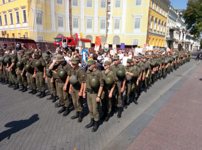 Учасники «Маршу рівності» в Одесі через перешкоди противників пройшли тільки половину маршруту (ФОТО, ВІДЕО)
