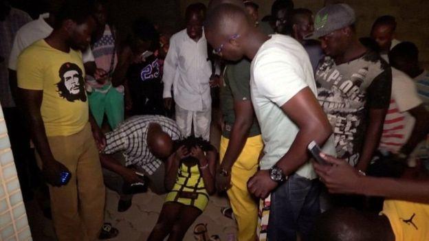 В ресторане в Буркина-Фасо расстреляли 17 человек (ФОТО)