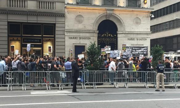 В США проходят массовые протесты против Трампа, есть задержанные (ФОТО)