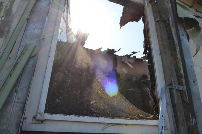 Штаб АТО показал последствия обстрела жилых домов в Зайцево (ФОТО)