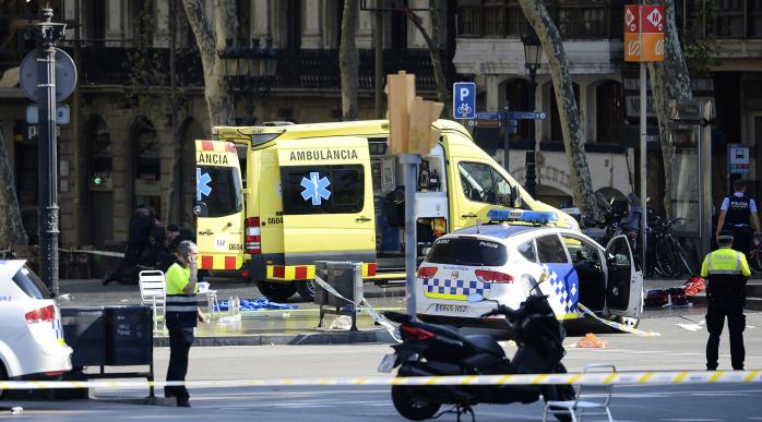 Теракт в Барселоне: полиция подтвердила гибель одного человека, более 30 ранены