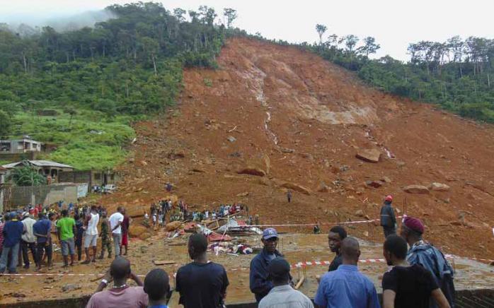 Жертвами повеней та зсувів ґрунту в Сьєрра-Леоне стали вже майже 500 людей