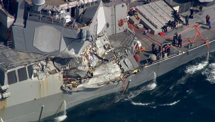 Людські останки виявлено на пошкодженому при зіткненні американському есмінці «Джон Маккейн»