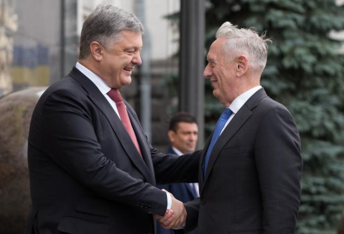 Порошенко и Мэттис обсудили развертывание миротворческой миссии ООН на Донбассе (ВИДЕО)