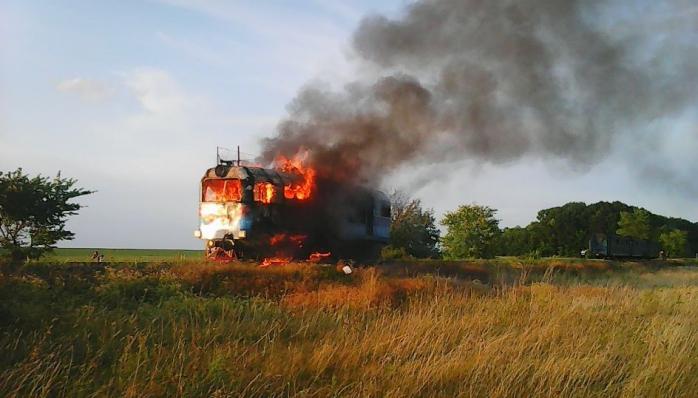 На Вінниччині спалахнув поїзд: машиніст під час руху відчепив вагони з пасажирами (ФОТО)