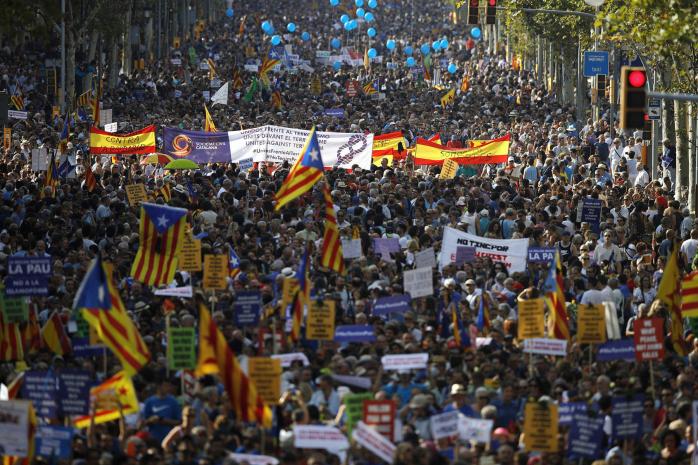 В Барселоне проходит масштабный марш против терроризма «Я не боюсь!» (ФОТО, ВИДЕО)
