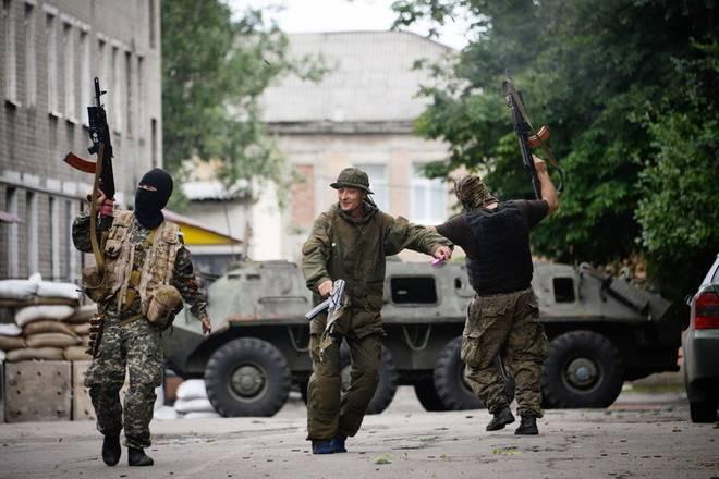 На Донеччині жителі селища роззброїли трьох п’яних терористів — розвідка
