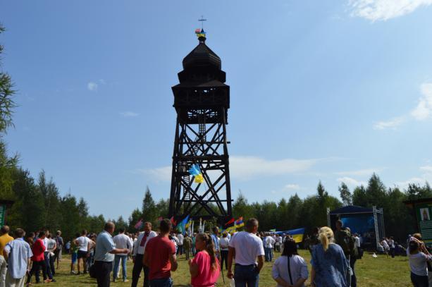На Львовщине возвели уникальную «Башню памяти», попавшую в книгу рекордов Украины (ФОТО)