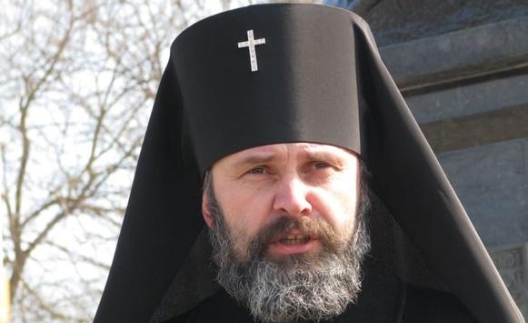 В окупованому Криму пристави винесли з каплиці УПЦ КП килими, ікони і хрест