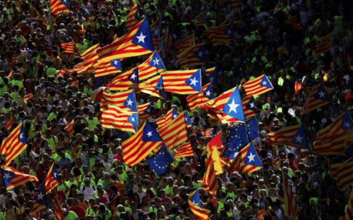 У Барселоні активісти вийшли підтримати референдум за незалежність Каталонії (ФОТО)