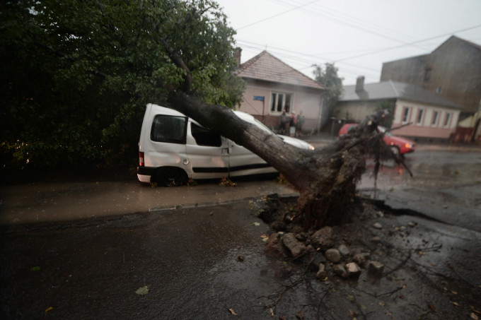 Фото: Мощная буря налетела на город Тимишоара в Румынии
