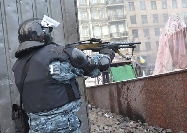 СМИ опубликовали новое видео стрельбы «Беркута» по майдановцам