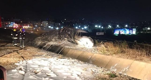 В аеропорту Стамбула під час посадки розбився літак, є жертви (ФОТО, ВІДЕО)