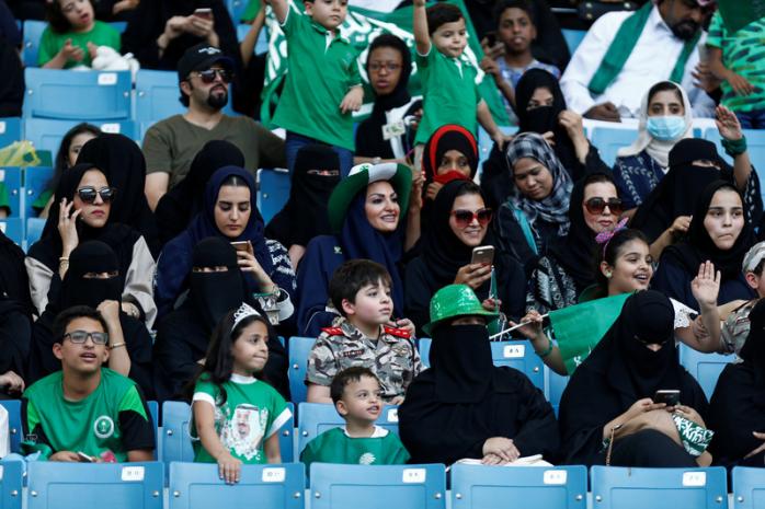 Женщин в Саудовской Аравии впервые пустили на стадион