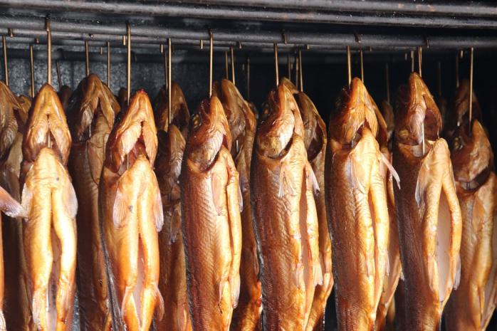 У Львові 32 особи отруїлися копченою рибою