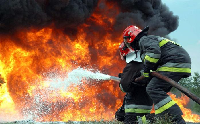 Пожар в Киеве: горело здание возле Министерства инфраструктуры (ФОТО)