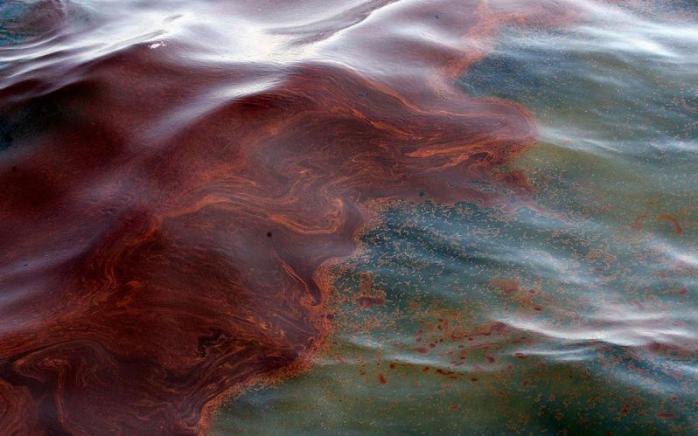 Спасатели ликвидировали нефтяное пятно в Каховском водохранилище