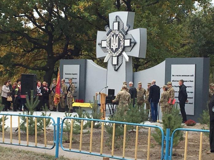 У Дніпропетровській області прихильники ДНР осквернили пам’ятник загиблим бійцям АТО (ФОТО)