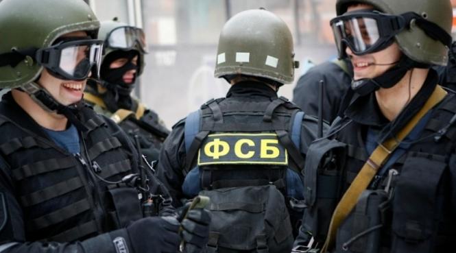 Репресії тривають: в окупованому Криму проходять обшуки у кримських татар (ВІДЕО)