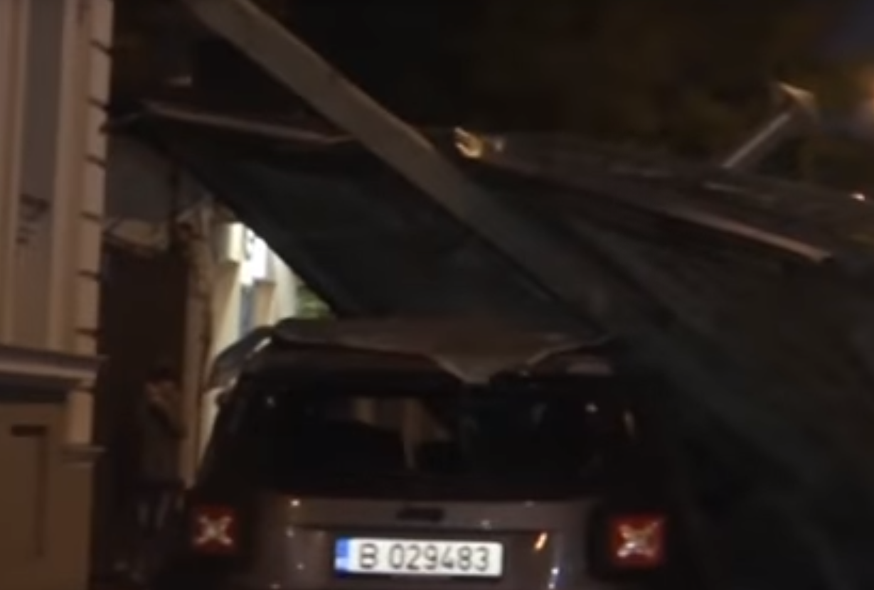 Фото: с некоторых домов ветер сорвал крыши