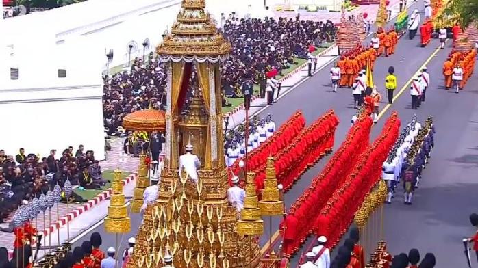 У Таїланді другий день триває похорон короля, який помер рік тому (ФОТО, ВІДЕО)