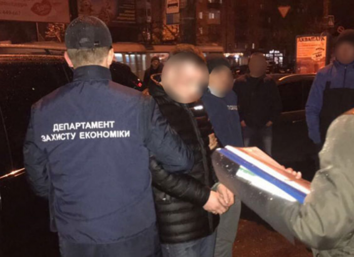 На Житомирщине чиновника Госгеокадастра задержали за взяточничество (ФОТО)