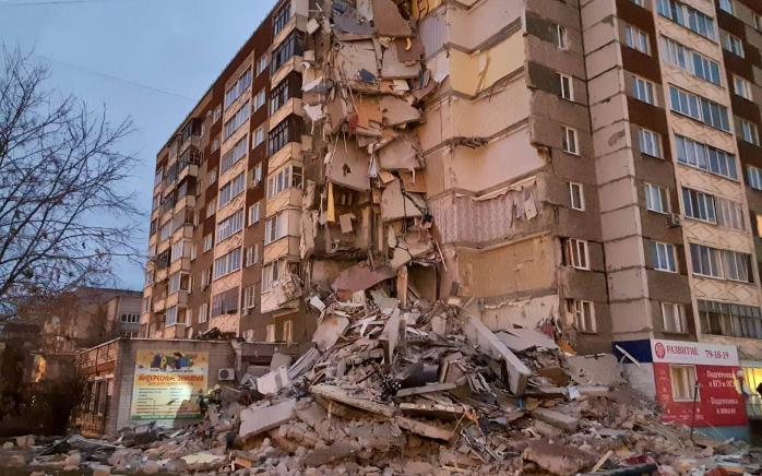 В Росії від вибуху газу обвалилася багатоповерхівка, є загиблі (ФОТО, ВІДЕО)