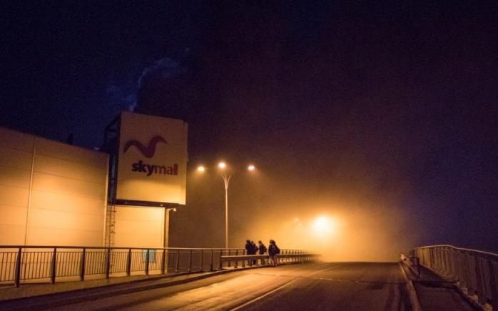 В Киеве на территории ТРЦ SkyMall произошел масштабный пожар (ФОТО, ВИДЕО)