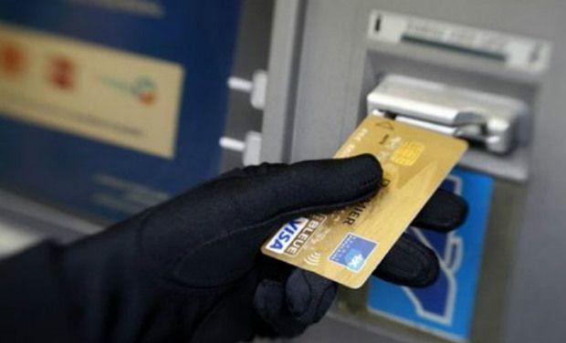 В Киеве поймали две группы мошенников, похитивших из банка 6 млн грн по поддельным карточкам (ФОТО)