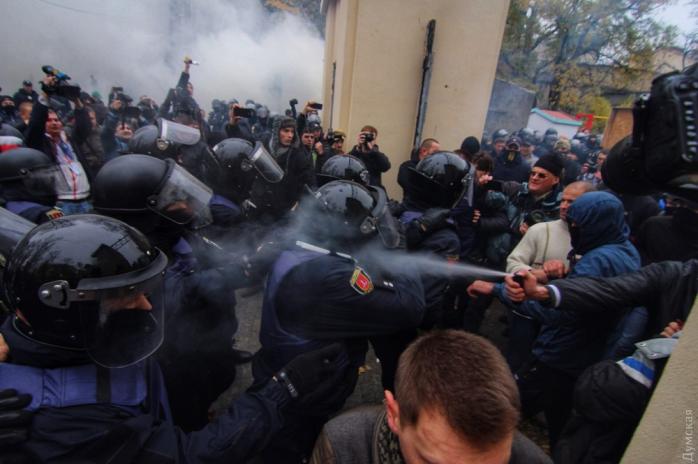 Массовая драка в Одессе: пострадали более 20 полицейских