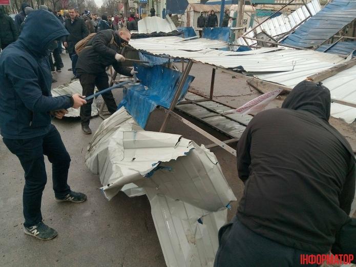 Погром и демонтаж: как киевляне сегодня боролись с незаконными застройками (ФОТО, ВИДЕО)