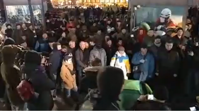 На Майдані Незалежності в Києві встановлюють намети (ВІДЕО)