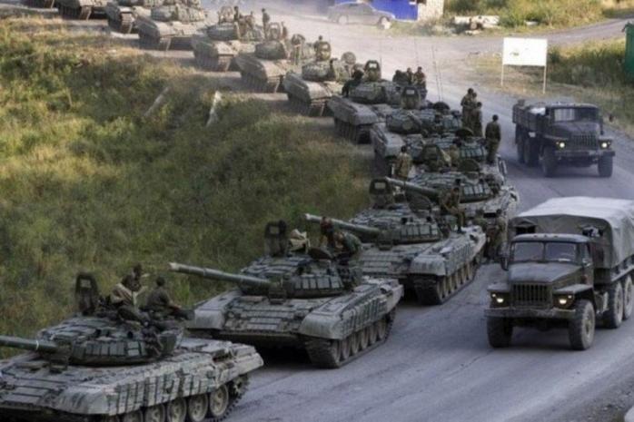 Очевидець розповів про пересування російської бронетехніки біля кордону України (ВІДЕО)