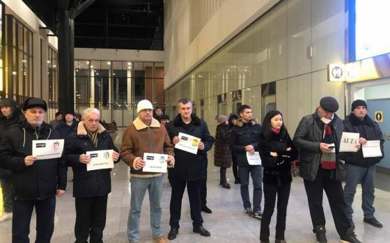 В аеропортах низки країн світу пройшли акції на підтримку українських політв’язнів (ФОТО)