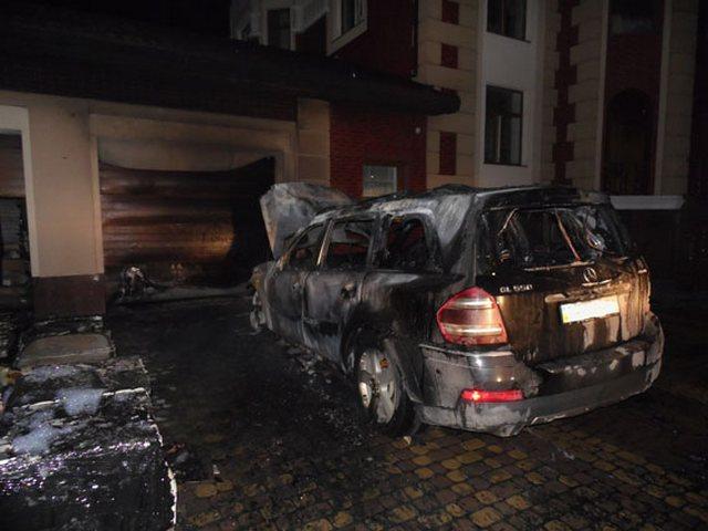 Сожженный Mercedes ровенского депутата. Фото: rv.npu.gov.ua